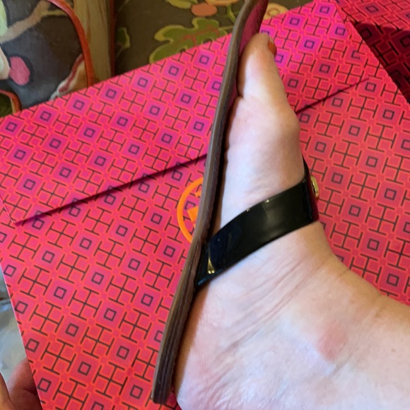 Tory Burch Black Patent Cameron Sandals 8.5 - Picture 3 of 10